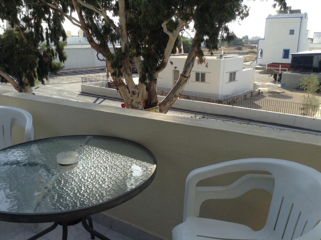 Rooms To Let Katerina & John'S Perissa  Rum bild